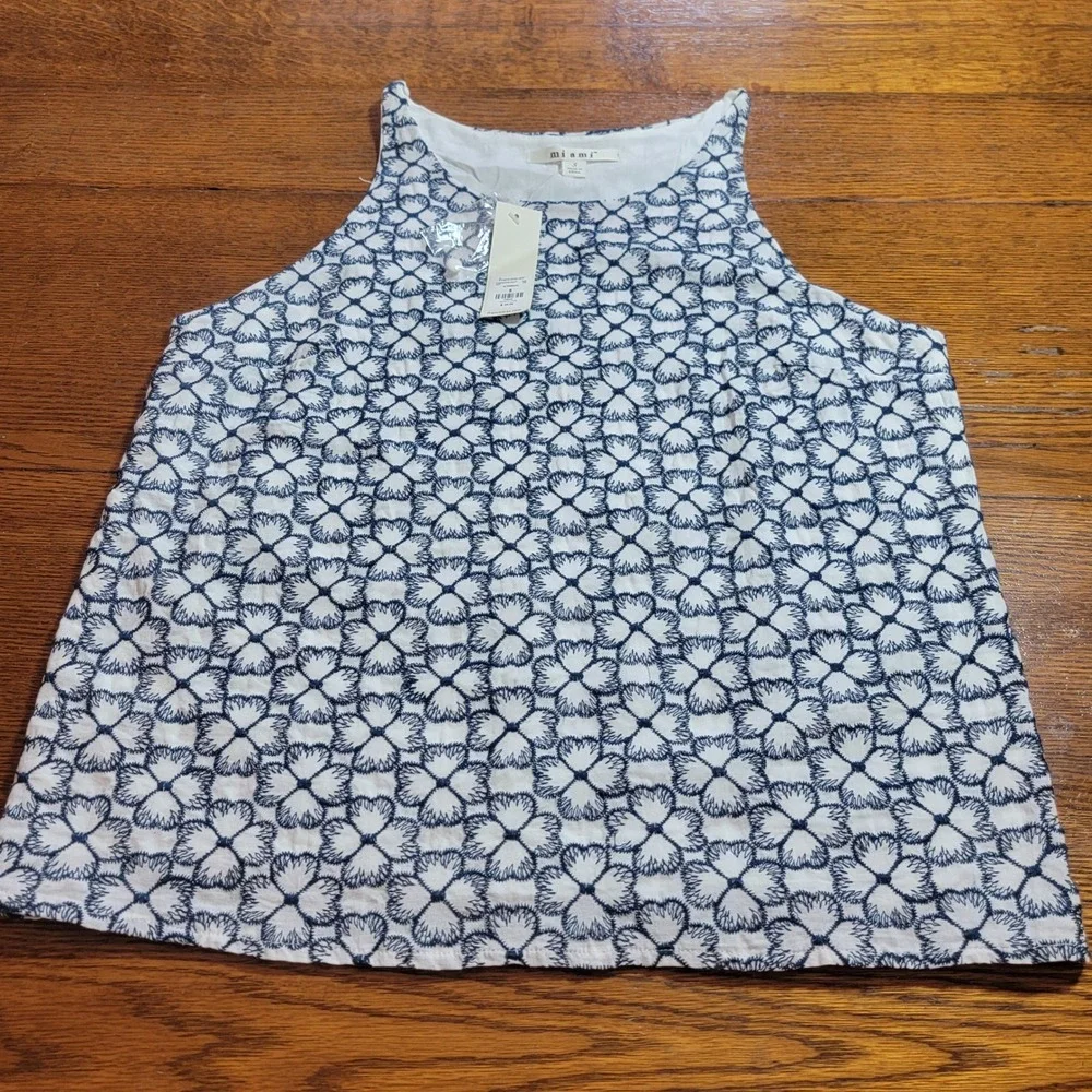 NWT Francesca's Miami Sleeveless Top Blue‎ Embroidered Floral Tank Size Small